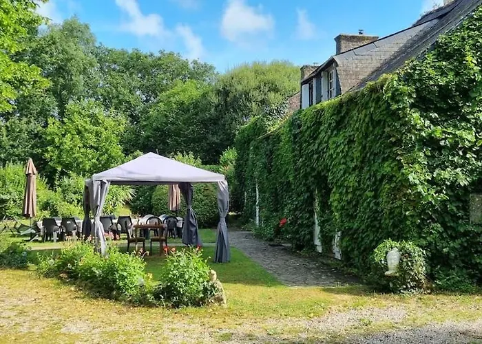 Magnificent 18th Century, 5 Star Luxury Melleray-la-Vallée